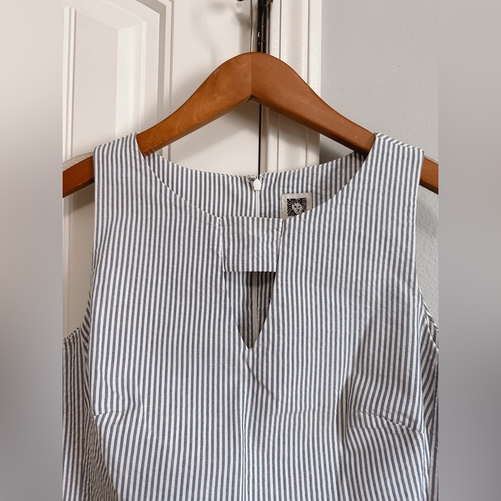 Anne Klein Striped Seersucker Sleeveless Dress Blue White Keyhole Shift Size 10